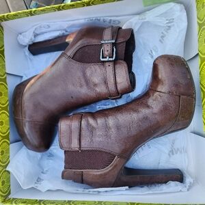 Gianni Bini Brown Leather Heeled Boots